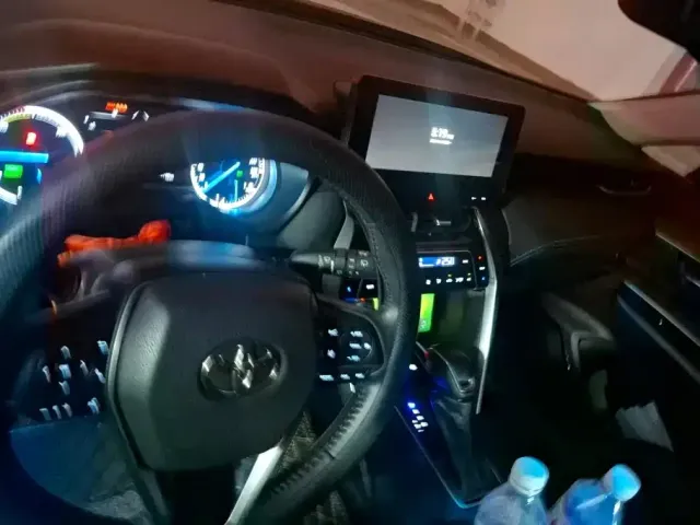 Toyota Lingfang HARRIER 2023 Hybrid 2.5L CVT 2WD Luxury Edition — Фото автомобиля 13