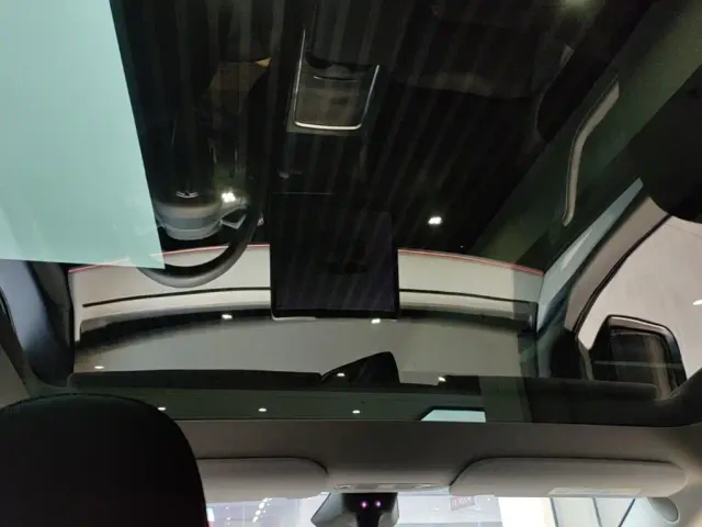Tesla Model Y — Фото автомобиля 17