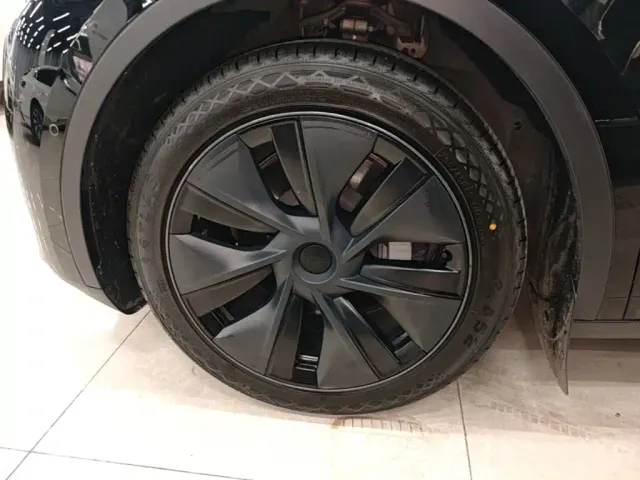 Tesla Model Y — Фото автомобиля 22