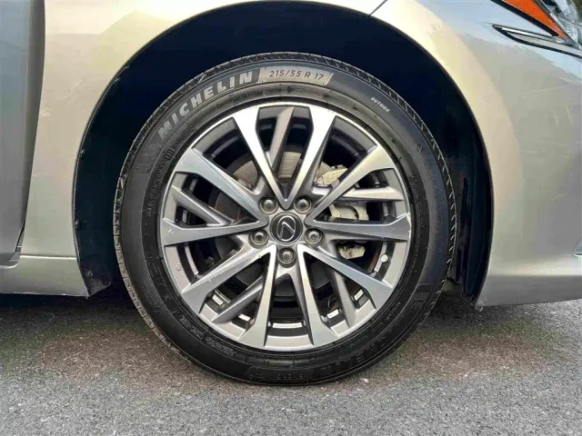 Lexus ES — Фото автомобиля 22