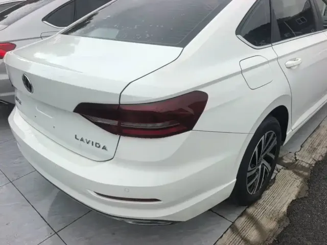 Volkswagen Lavida — Фото автомобиля 6