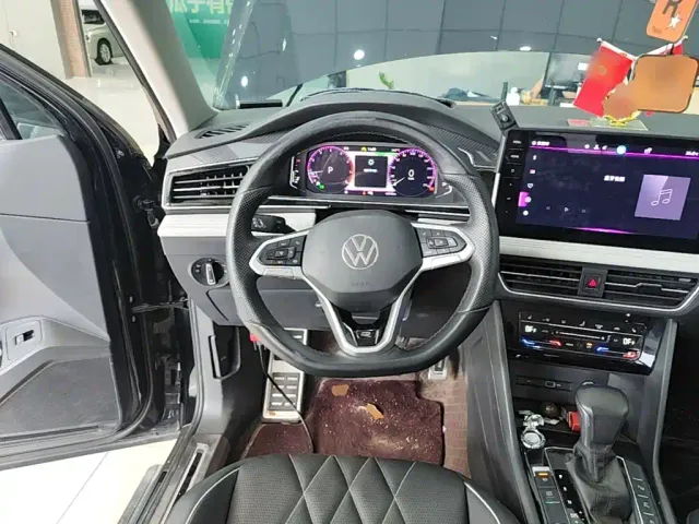 Volkswagen Tiguan L — Фото автомобиля 10