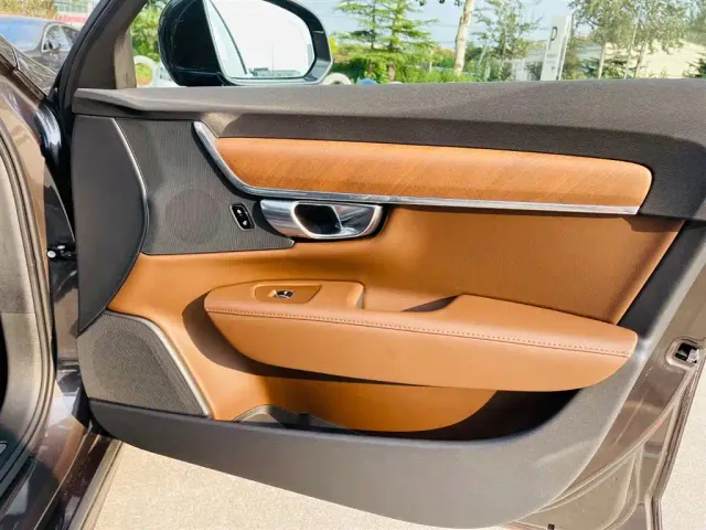 Volvo S90 — Фото автомобиля 21