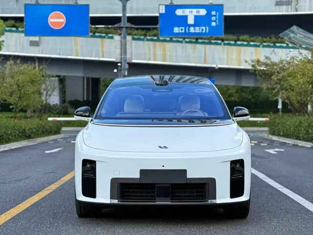 Li Auto i9 — Фото автомобиля 2