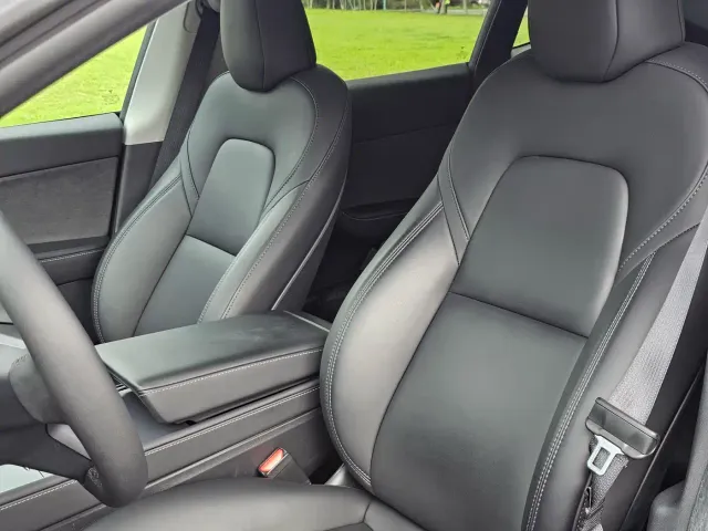 Tesla Model Y — Фото автомобиля 11