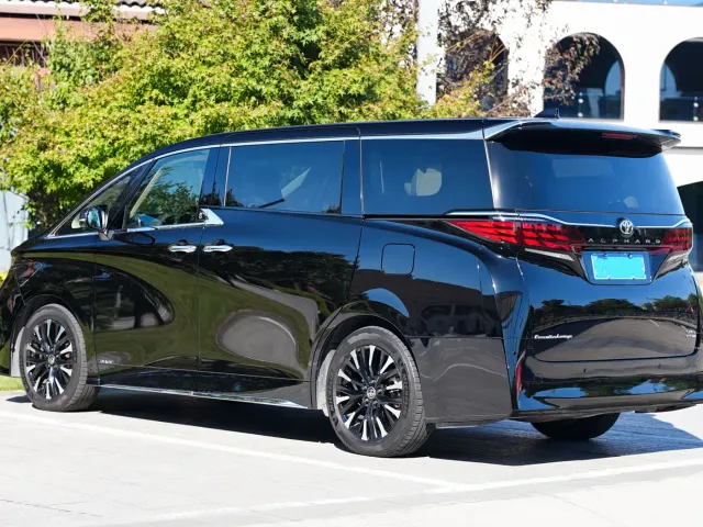 Toyota Alphard — Фото автомобиля 22