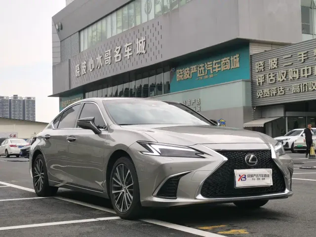 Lexus ES — Фото автомобиля 3