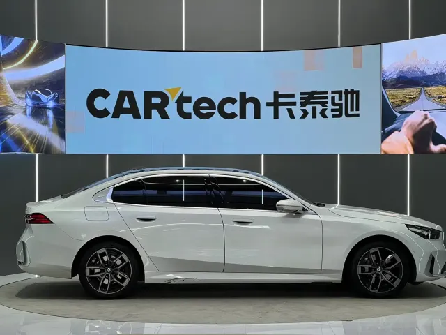BMW 5 Series — Фото автомобиля 16