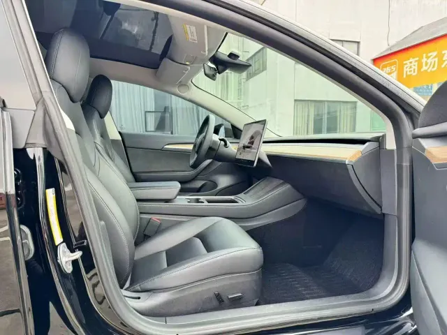 Tesla Model 3 — Фото автомобиля 3