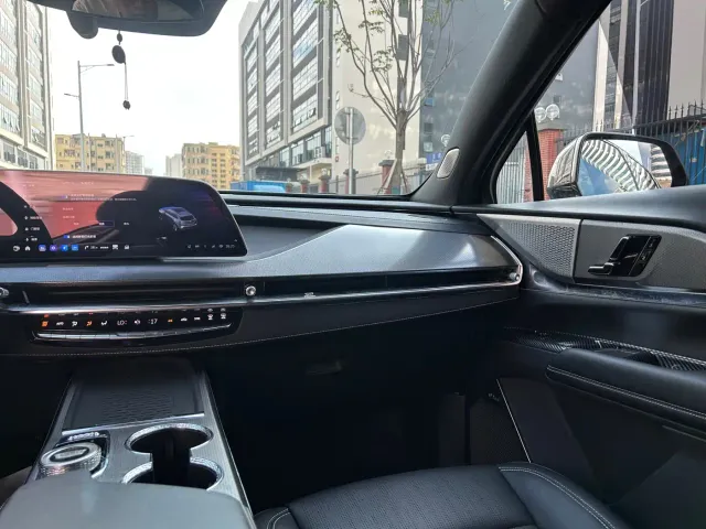 Cadillac XT5 — Фото автомобиля 9