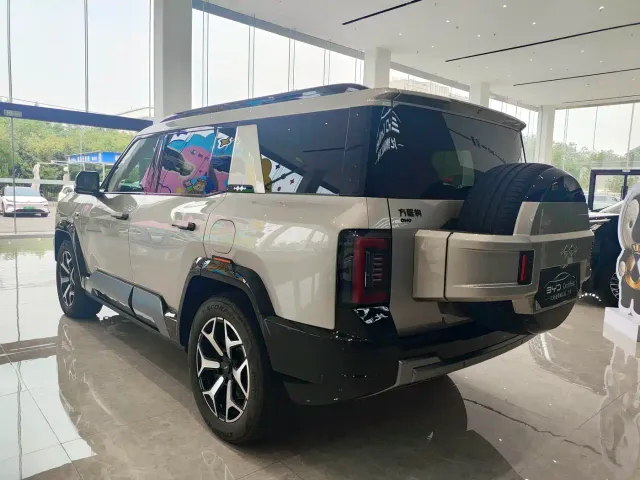 BYD FangChengBao Leopard 8 — Фото автомобиля 7