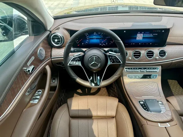 Mercedes-Benz E-Class — Фото автомобиля 5