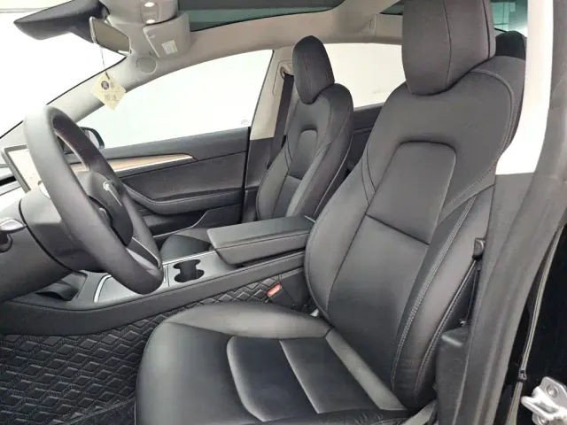 Tesla Model 3 — Фото автомобиля 7