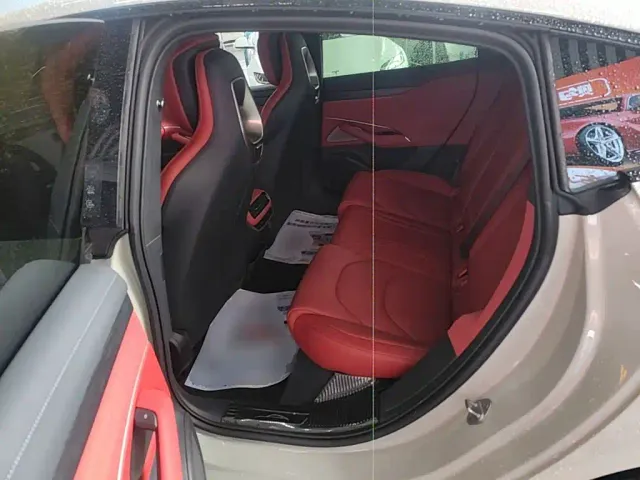 Xiaomi SU7 — Фото автомобиля 12
