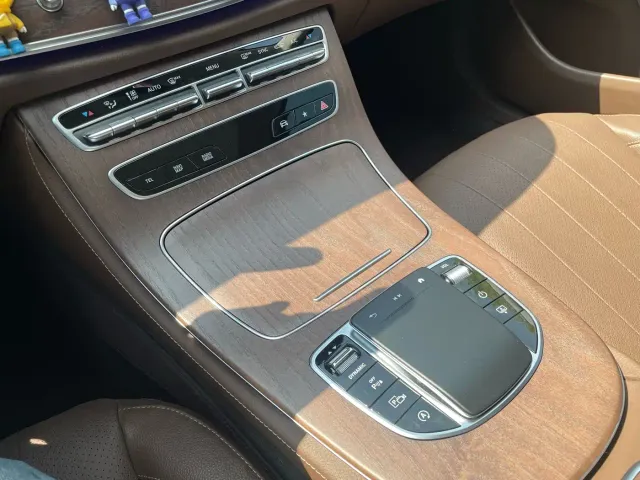 Mercedes-Benz E-Class — Фото автомобиля 17