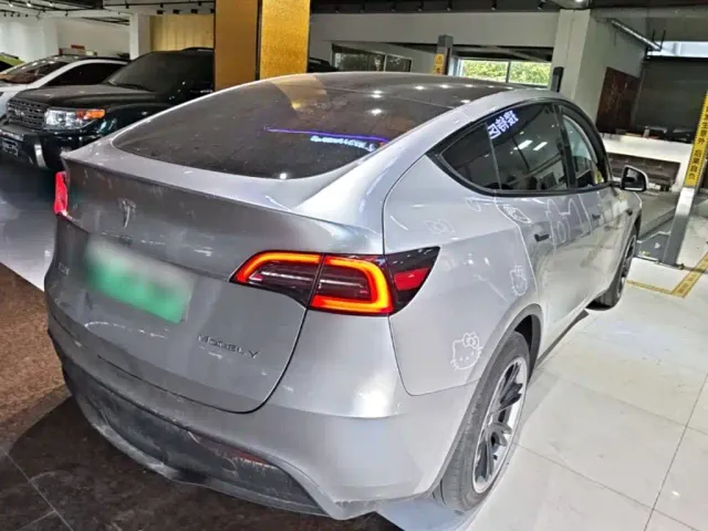 Tesla Model Y — Фото автомобиля 6