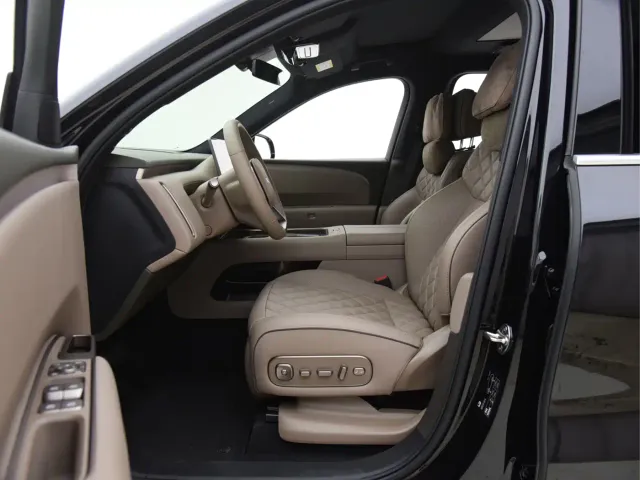 Li Auto L8 — Фото автомобиля 25