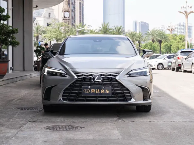 Lexus ES — Фото автомобиля 2