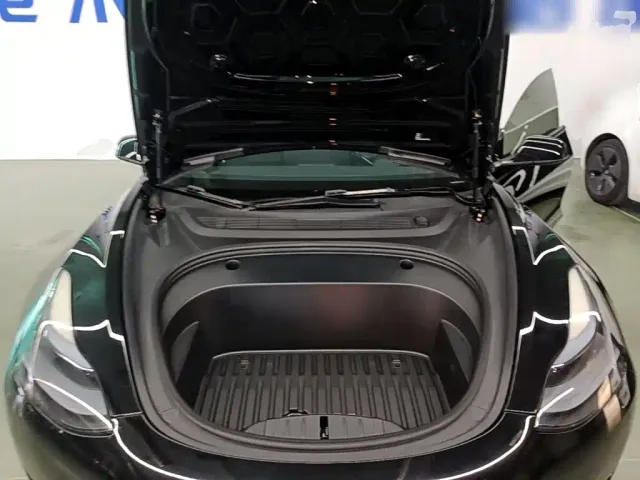 Tesla Model 3 — Фото автомобиля 19