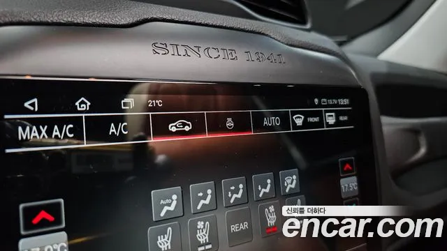 Jeep Renegade — Фото автомобиля 14