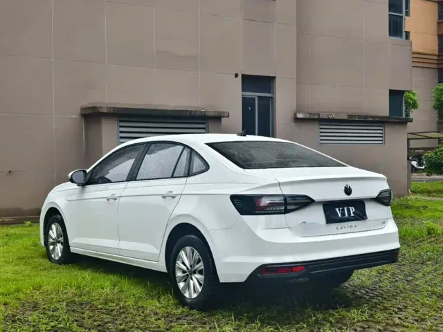 Volkswagen Lavida — Фото автомобиля 8