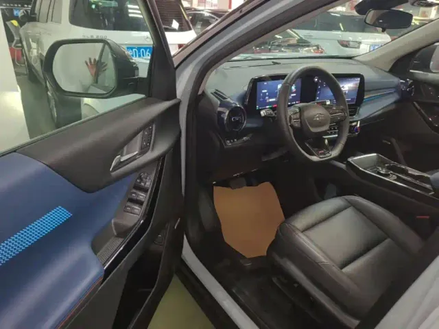 Chevrolet Equinox Plus — Фото автомобиля 15