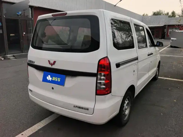 Wuling Hongguang V — Фото автомобиля 3