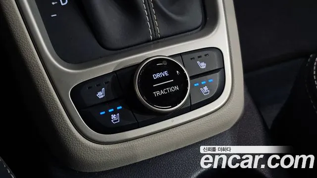 Hyundai Venue — Фото автомобиля 25