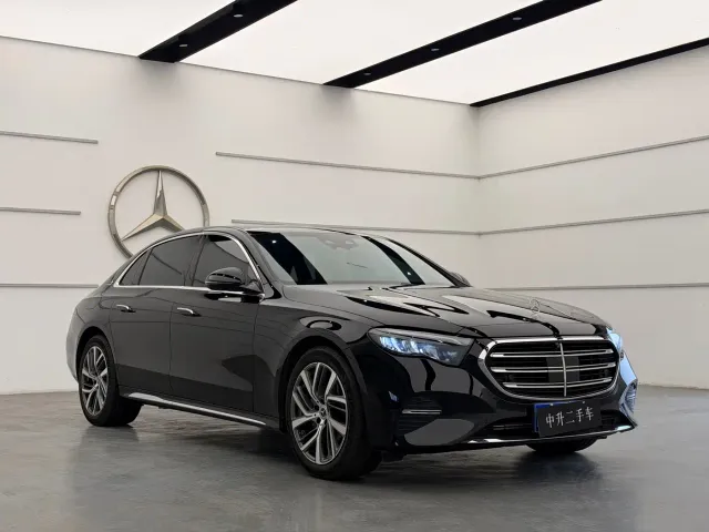 Mercedes-Benz E-Class — Фото автомобиля 3
