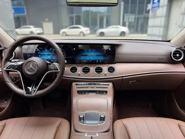 Mercedes-Benz E-Class — Фото автомобиля 13