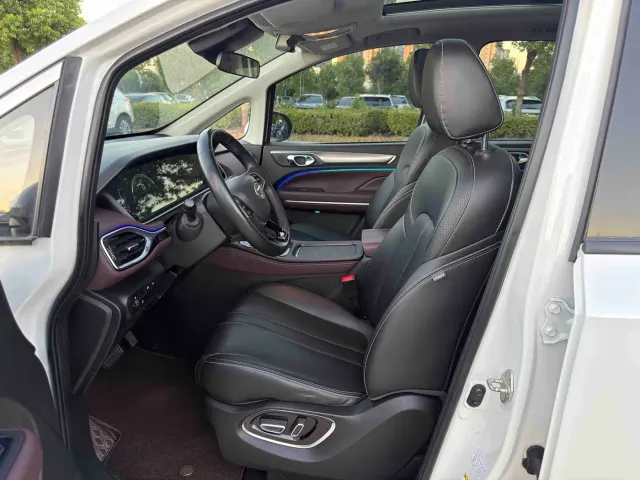 GAC Trumpchi M6 — Фото автомобиля 7