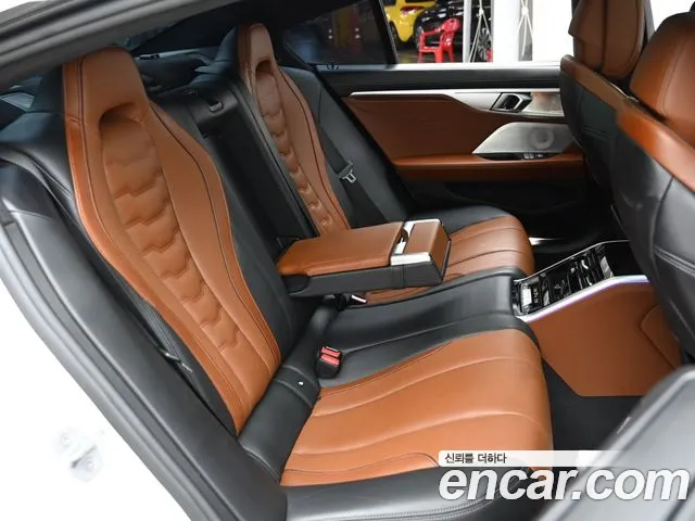 BMW 8 Series G15 — Фото автомобиля 12