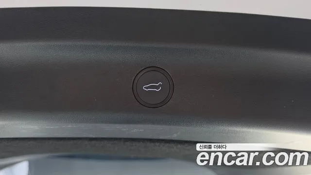 Tesla Model Y — Фото автомобиля 22
