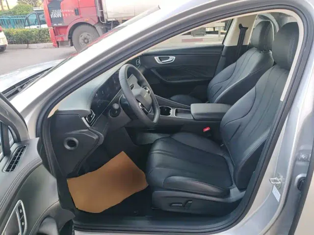 Roewe D7 — Фото автомобиля 14