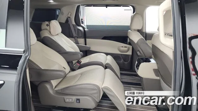 Kia Carnival Generation 4 — Фото автомобиля 12