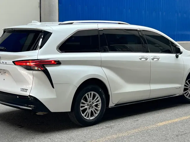 Toyota Sienna — Фото автомобиля 5