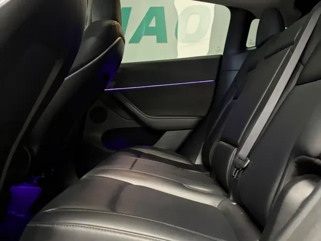 Tesla Model Y — Фото автомобиля 9
