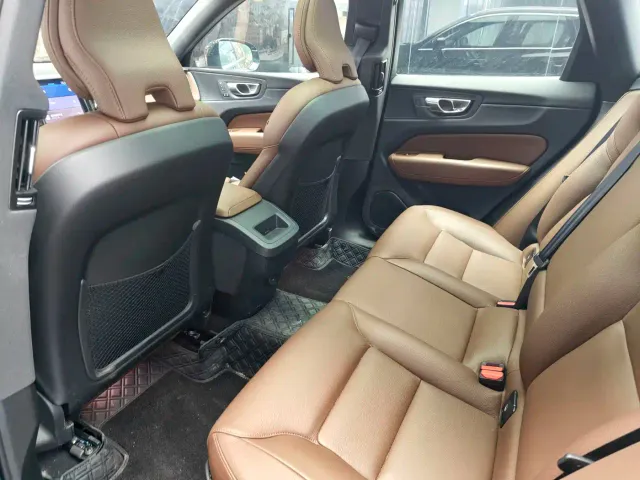 Volvo XC60 — Фото автомобиля 8