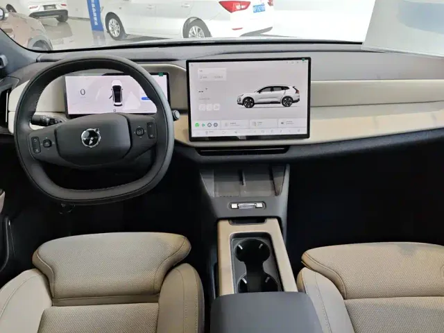 Volvo XC70 Plug-in Hybrid — Фото автомобиля 12