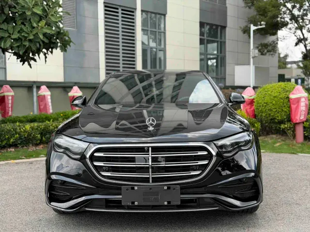 Mercedes-Benz E-Class — Фото автомобиля 2