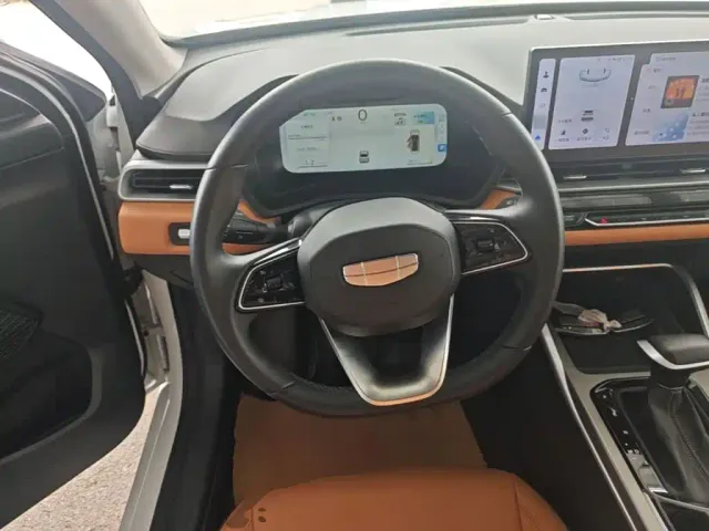 Geely Emgrand — Фото автомобиля 10