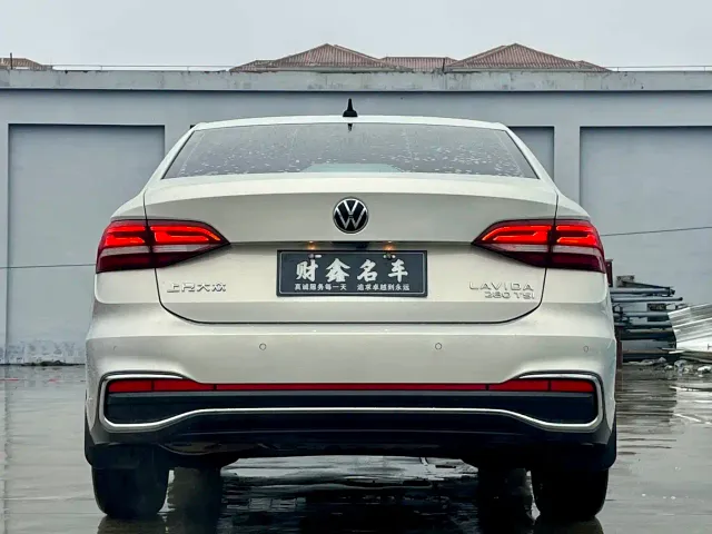 Volkswagen Lavida — Фото автомобиля 10