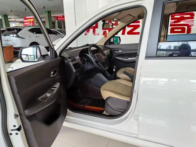 Wuling Hongguang — Фото автомобиля 5