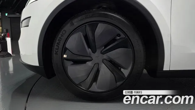 Tesla Model Y — Фото автомобиля 5