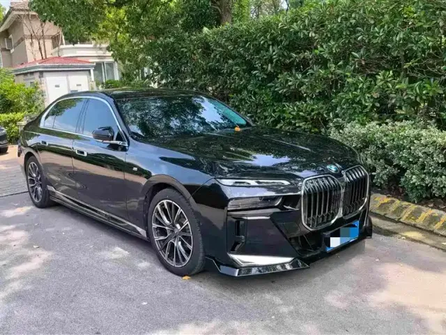 Фотография автомобиля — BMW 7 Series