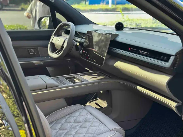 Nio ES8 — Фото автомобиля 21