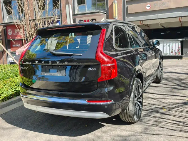 Volvo XC90 — Фото автомобиля 4