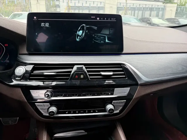 BMW 5 Series — Фото автомобиля 26