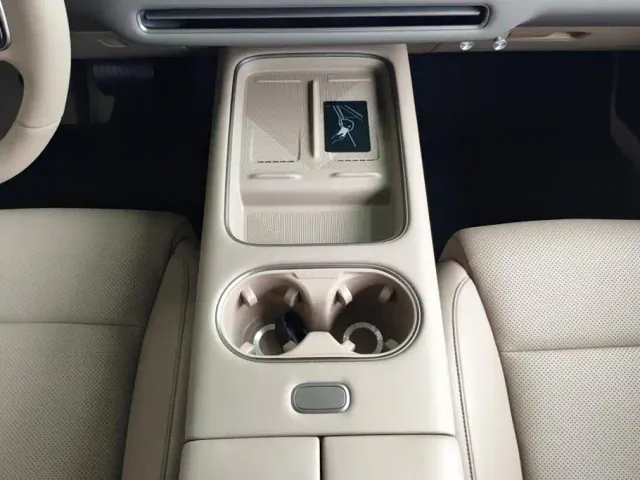 Li Auto Li Auto i6 2025 2WD Base Model — Фото автомобиля 16