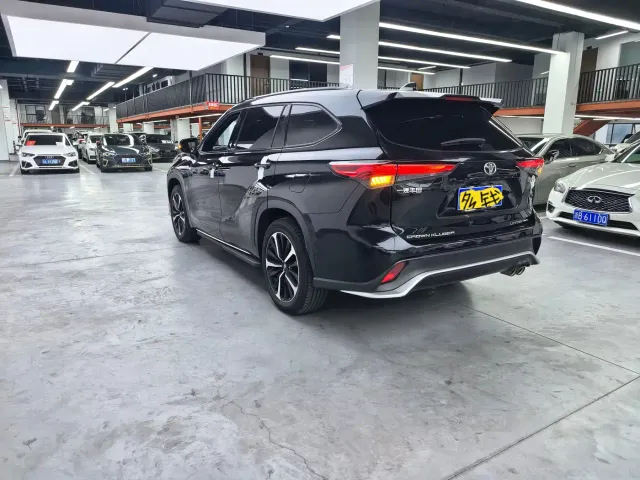 Toyota Crown Kluger — Фото автомобиля 14